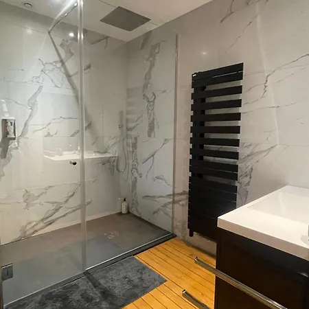 Bourgeois Et Moderne Au Coeur D'epinal, Ideal Pour Decouvrir La