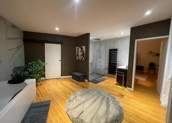 Apartment Bourgeois Et Moderne Au Coeur D'epinal, Ideal Pour Decouvrir La - Fr-1-589-691